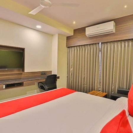 Genx Surat By 1589 Hotels Palsana  Kültér fotó