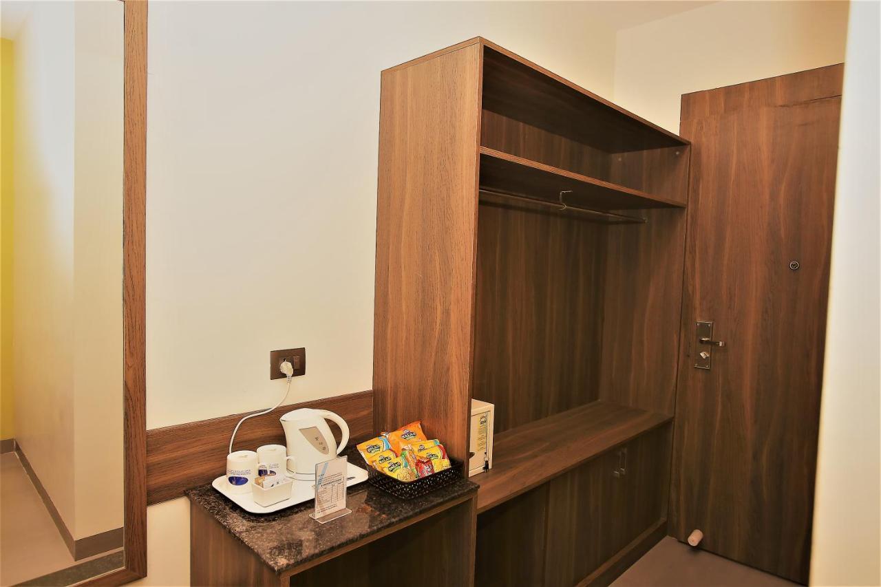 Genx Surat By 1589 Hotels Palsana  Kültér fotó