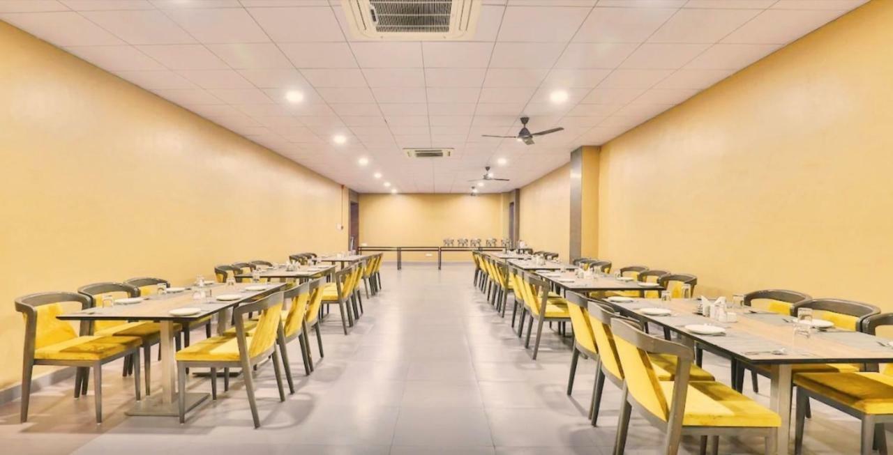 Genx Surat By 1589 Hotels Palsana  Kültér fotó